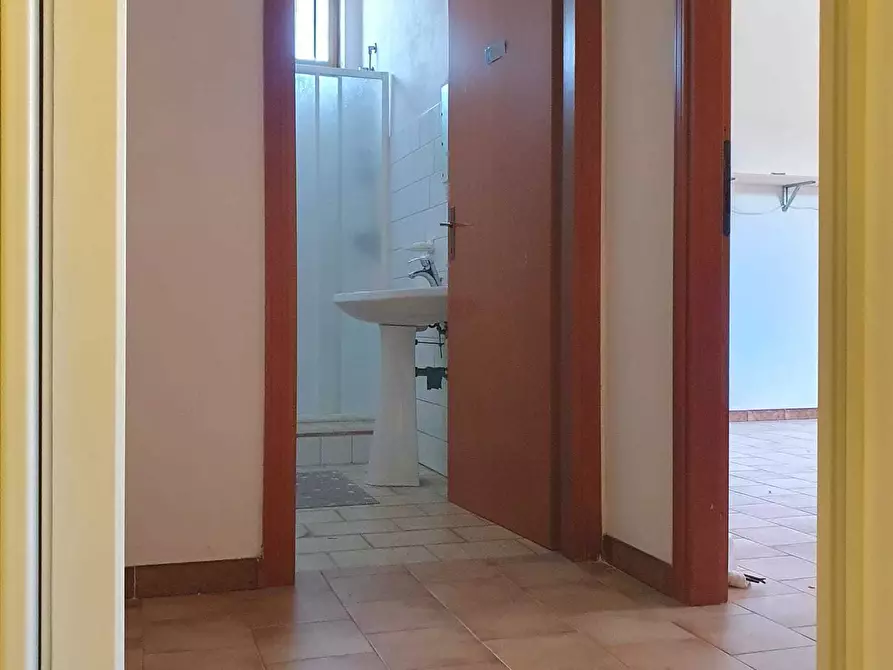 Immagine 14 di Locale commerciale in vendita  a Senorbì