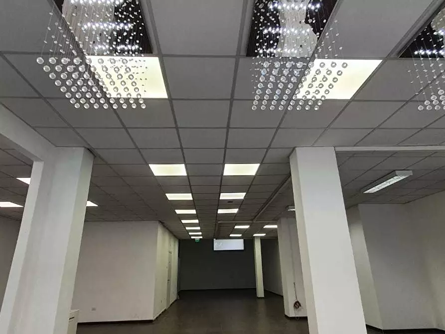 Immagine 3 di Locale commerciale in vendita  a Quartu Sant'elena