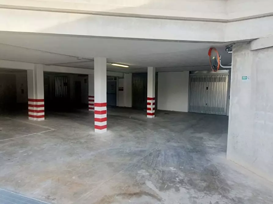 Immagine 5 di Garage in vendita  a Selargius