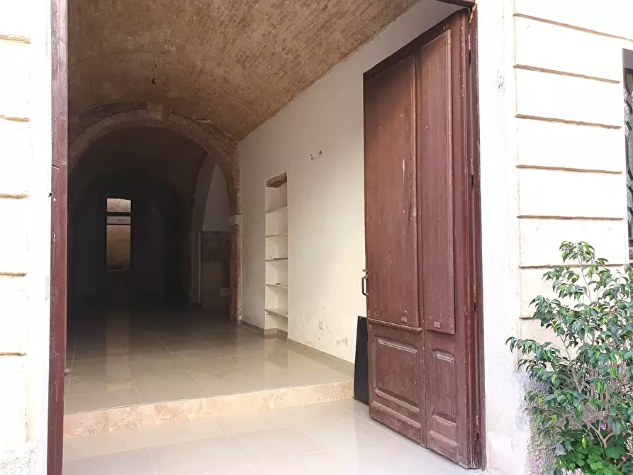 Immagine 9 di Locale commerciale in affitto  a Cagliari