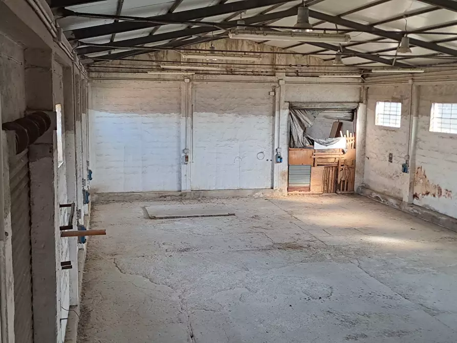 Immagine 11 di Attività artigianale in vendita  a Selargius