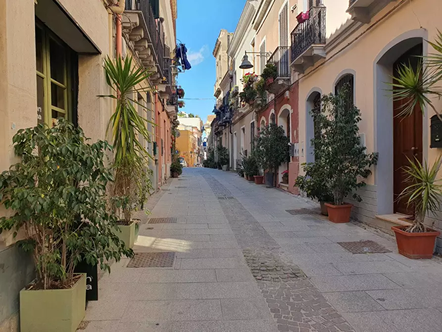 Immagine 27 di Locale commerciale in affitto  a Cagliari