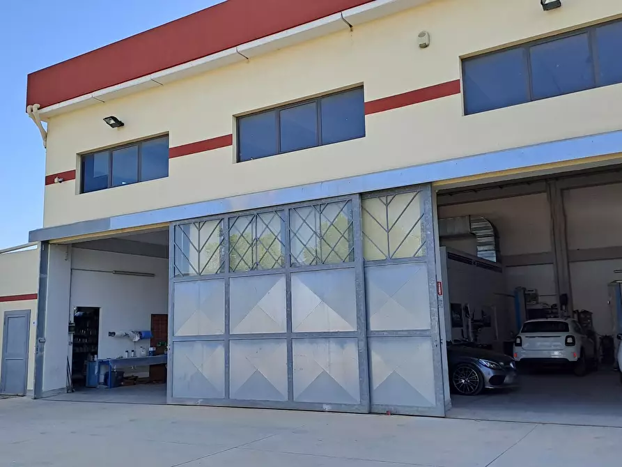 Immagine 14 di Attività artigianale in vendita  a Quartu Sant'elena