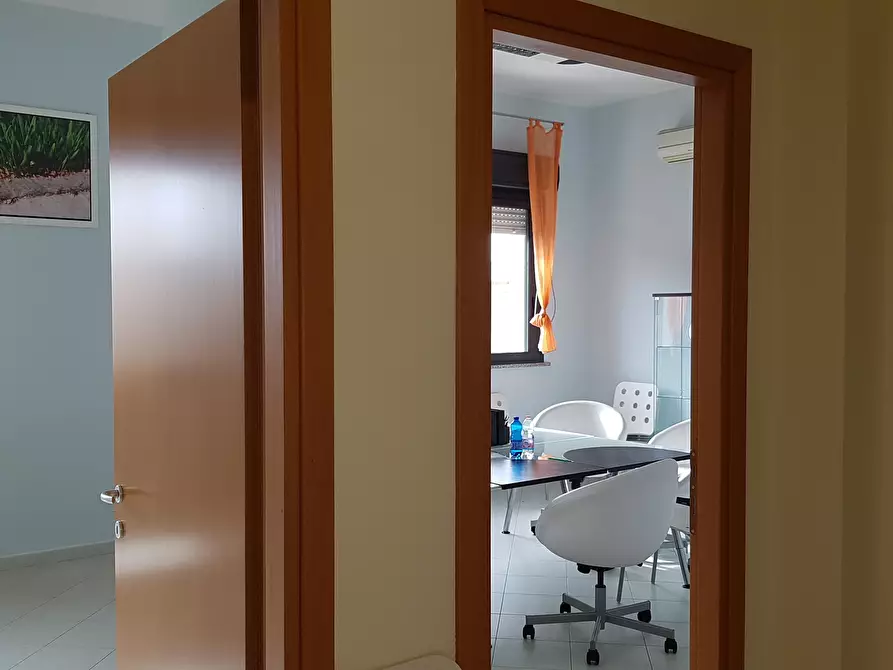 Immagine 9 di Ufficio in affitto  a Quartucciu