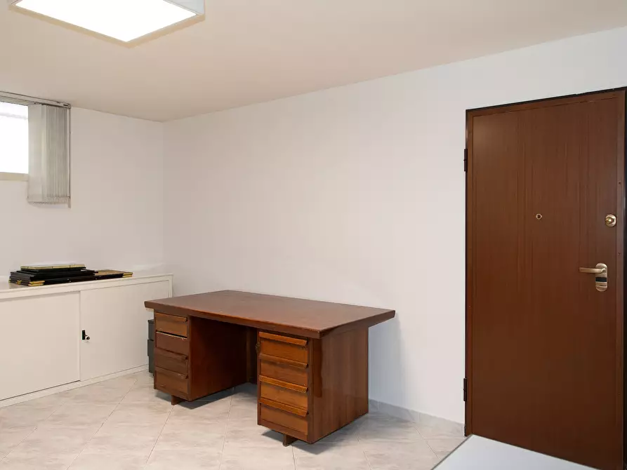 Immagine 10 di Ufficio in vendita  a Cagliari