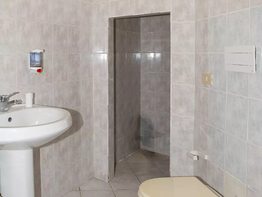 Immagine 17 di Ufficio in vendita  a Sinnai