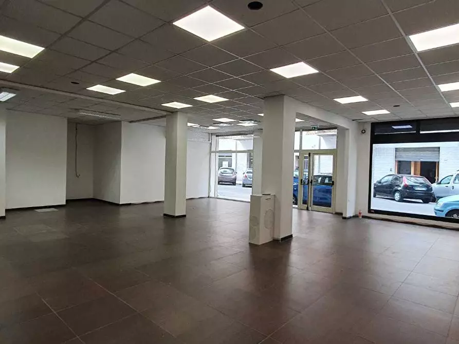 Immagine 1 di Locale commerciale in vendita  a Quartu Sant'elena