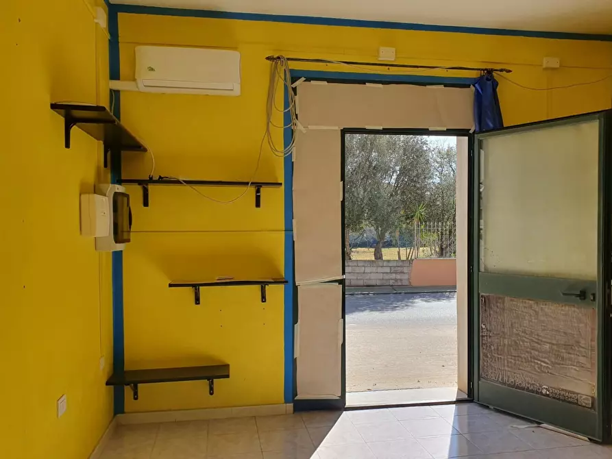 Immagine 9 di Locale commerciale in vendita  a Senorbì