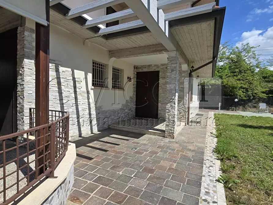 Immagine 4 di Casa bifamiliare in vendita  in via dei Fanti 164 a Torri Di Quartesolo