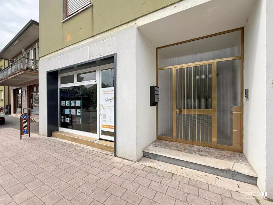 Immagine 7 di Locale commerciale in affitto  in Via Roma 108 a Torri Di Quartesolo