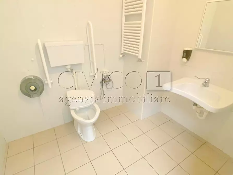 Immagine 4 di Ufficio in affitto  in Via Italia Unita 1 a Torri Di Quartesolo