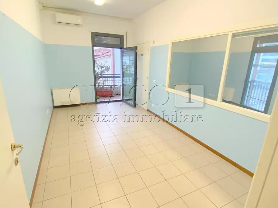 Immagine 10 di Ufficio in affitto  in Via Italia Unita 1 a Torri Di Quartesolo