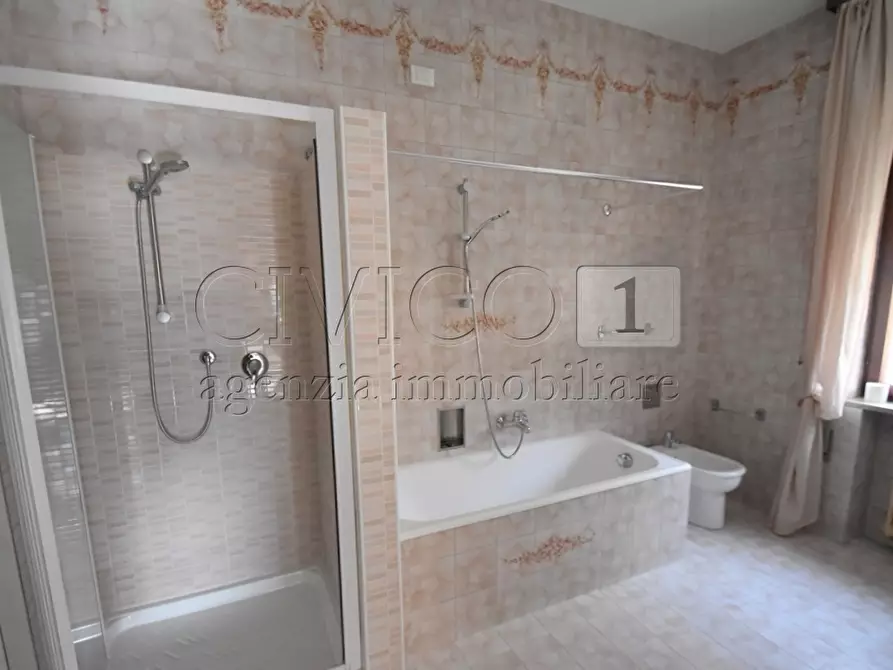 Immagine 19 di Casa bifamiliare in affitto  in ViaLE DELLA PACE 100 a Vicenza