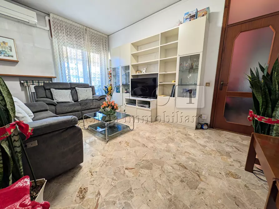 Immagine 2 di Appartamento in vendita  in Via Antonio Cantore 22 a Vicenza