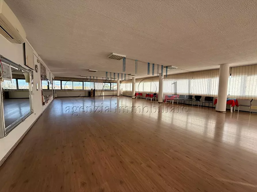 Immagine 4 di Locale commerciale in affitto  in Via Italia Unita 1 a Torri Di Quartesolo