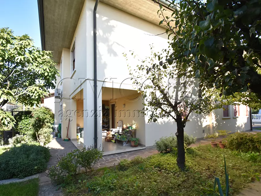 Immagine 12 di Villa in vendita  in Via Fiume 1 a Torri Di Quartesolo