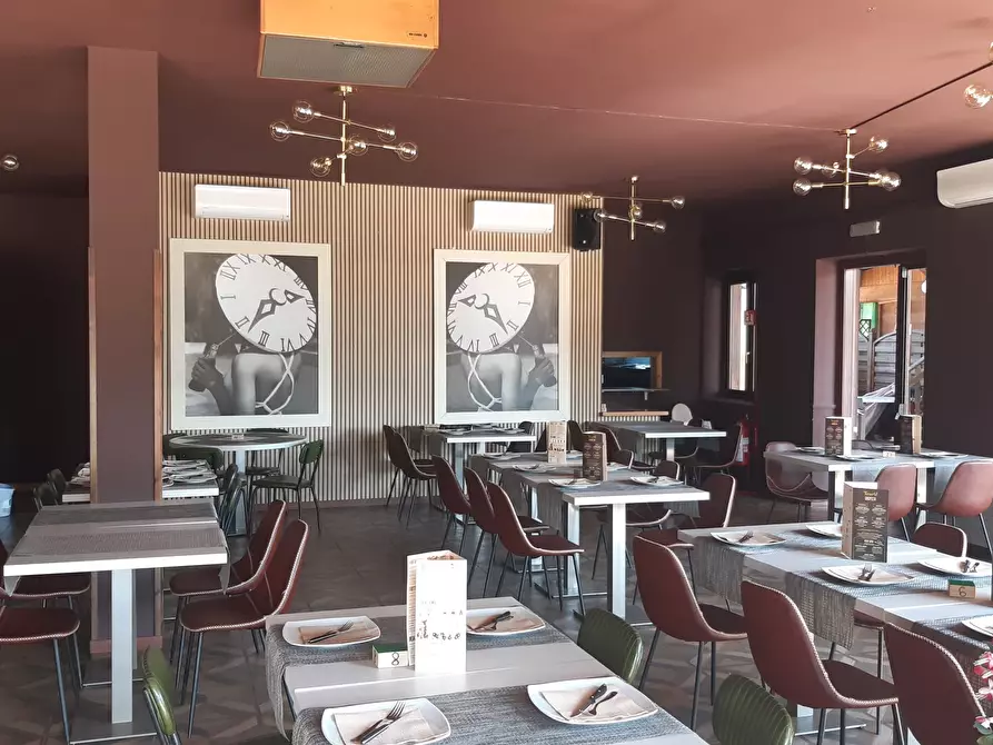 Immagine 2 di Bar / Ristorante in vendita  in statale 32 a Pombia