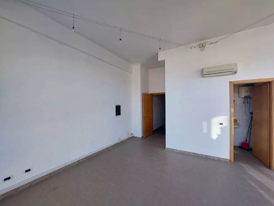 Immagine 8 di Locale commerciale in vendita  in Via del Murello 6 a Sarzana