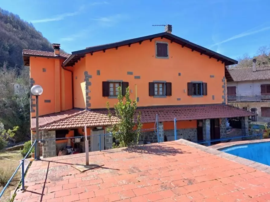 Immagine 1 di Villa in vendita  in Via Nazario Sauro 97 a Fivizzano