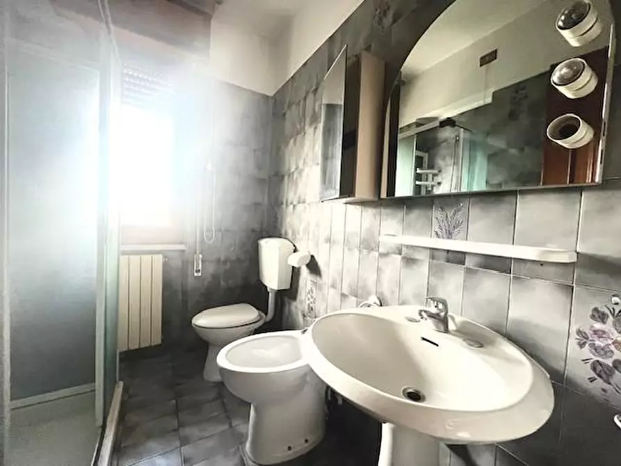 Immagine 10 di Appartamento in vendita  in Piazza Dino Ricchetti 2 a Sarzana