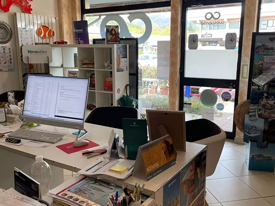 Immagine 1 di Locale commerciale in vendita  in Via della Pace I a Castelnuovo Magra
