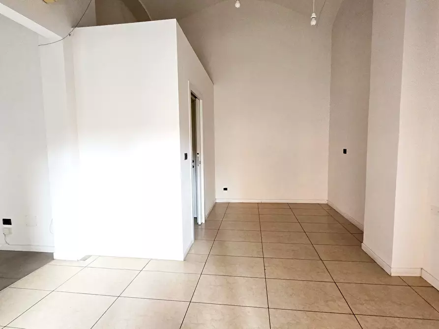 Immagine 7 di Locale commerciale in affitto  a Bologna