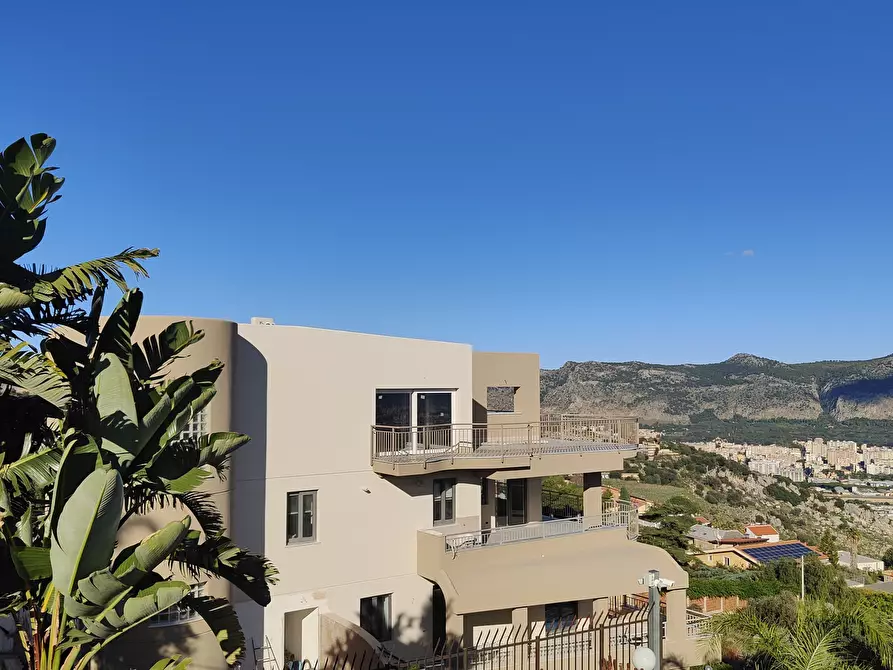 Immagine 5 di Pentalocale in vendita  a Palermo