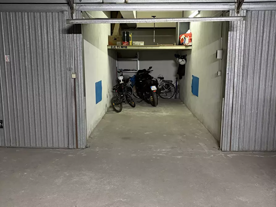 Immagine 9 di Quadrilocale in vendita  in Piazza Kennedy 17 a Beinasco