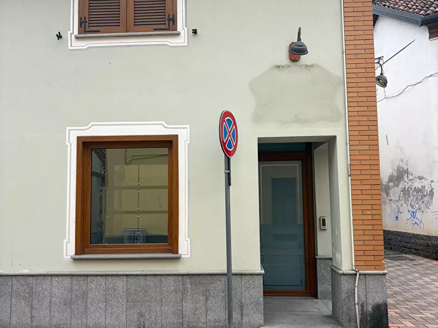 Immagine 2 di Locale commerciale in affitto  in Via Galileo Galilei 20 a Beinasco