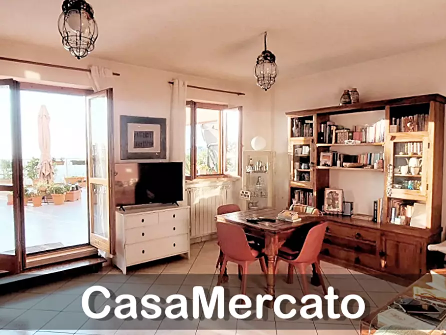 Immagine 4 di Trilocale in vendita  in Via Roma a Rocca Di Papa