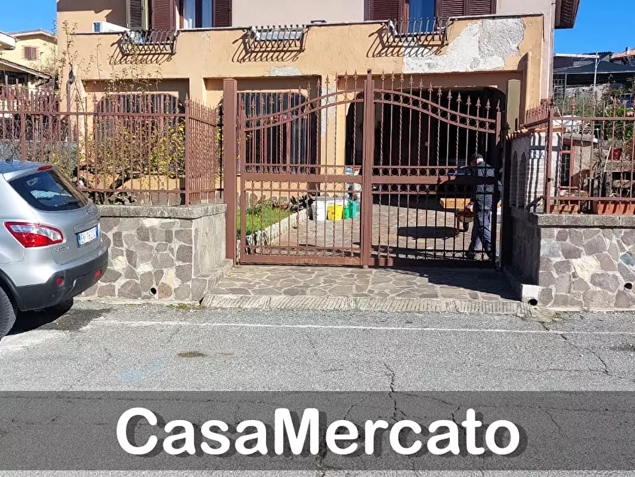 Immagine 2 di Trilocale in vendita  in Via Montepennolo a Rocca Di Papa