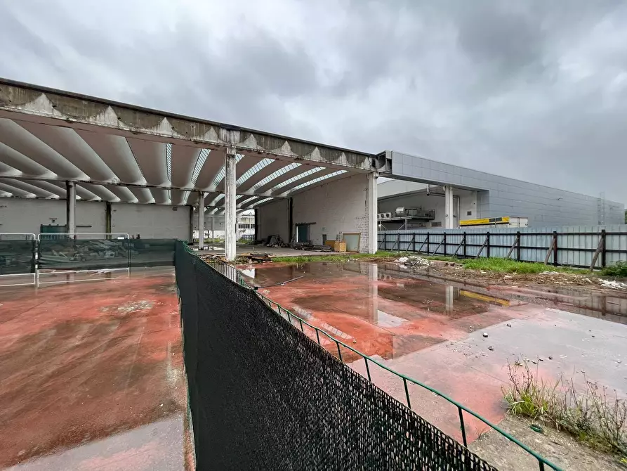 Immagine 8 di Capannone industriale in vendita  a Ascoli Piceno