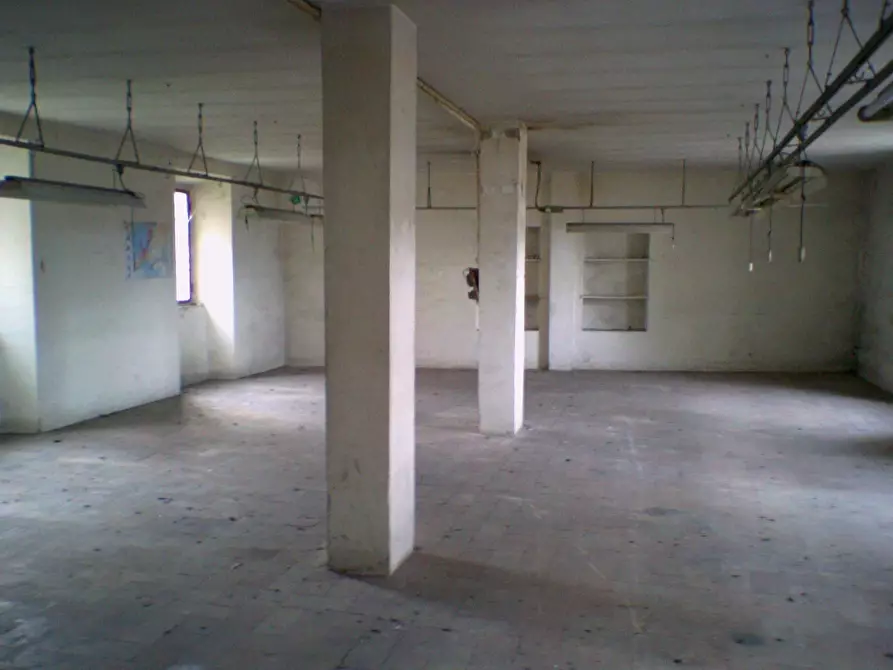 Immagine 17 di Laboratorio in vendita  a Montegiorgio