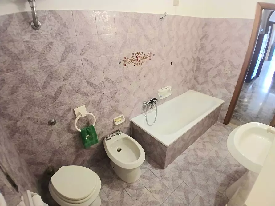 Immagine 22 di Appartamento in vendita  a San Benedetto Del Tronto