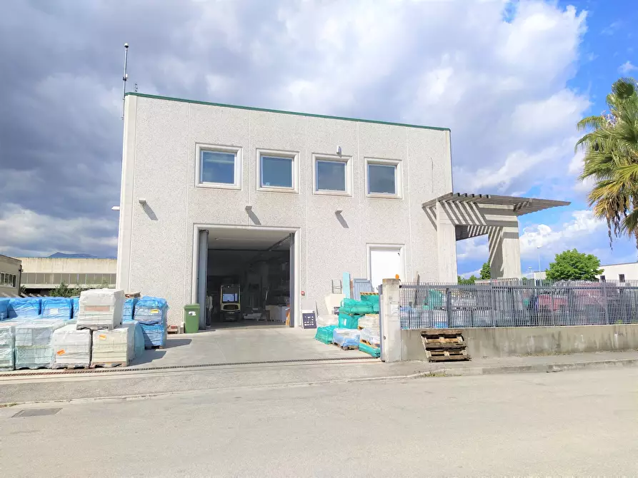 Immagine 2 di Locale commerciale in vendita  a Spinetoli