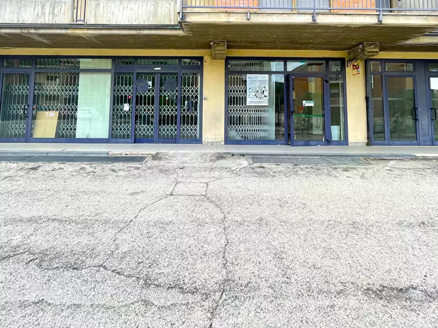 Immagine 2 di Locale commerciale in affitto  a Comunanza