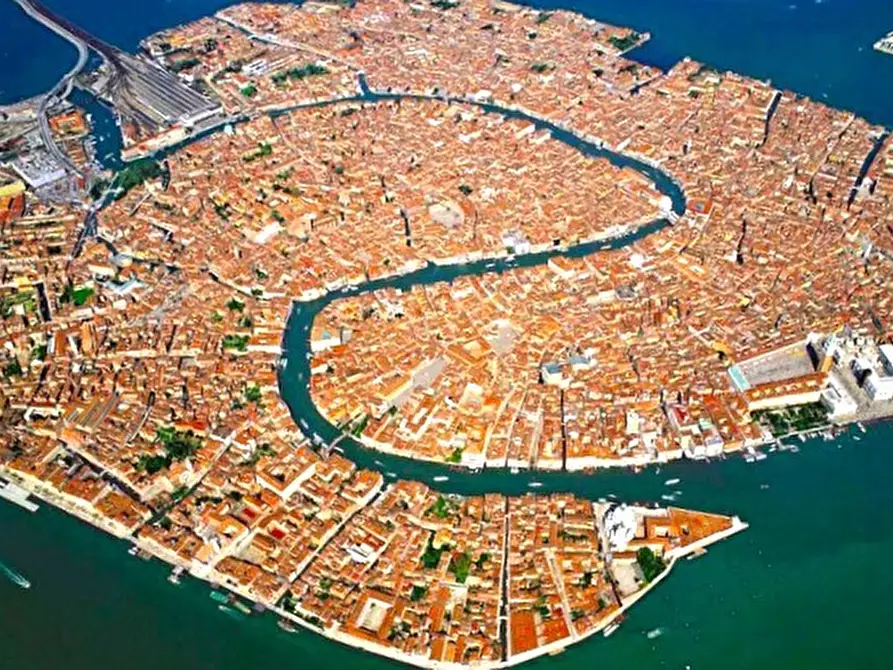 Immagine 4 di Palazzo in vendita  a Venezia