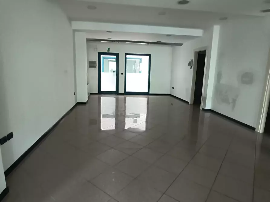 Immagine 4 di Ufficio in affitto  a San Benedetto Del Tronto
