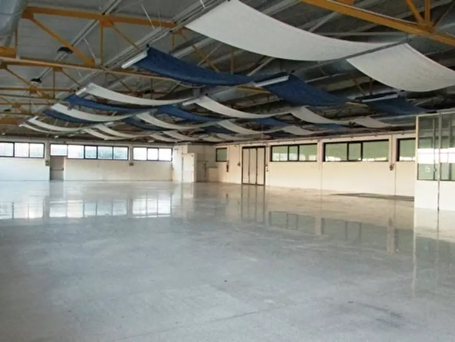 Immagine 35 di Capannone industriale in affitto  in Via Leonardo Da Vinci a San Benedetto Del Tronto
