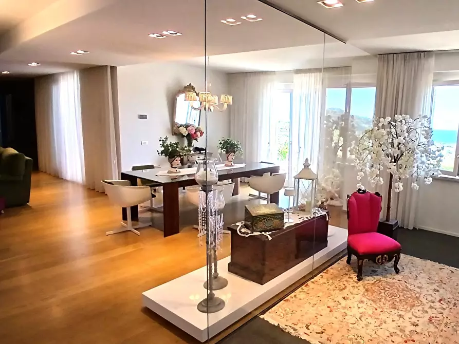 Immagine 14 di Villa in vendita  a San Benedetto Del Tronto