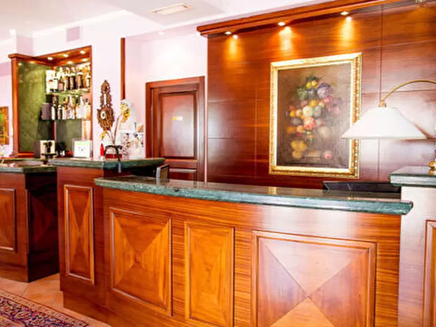 Immagine 10 di Albergo/B&B/Residence in vendita  a Ripatransone