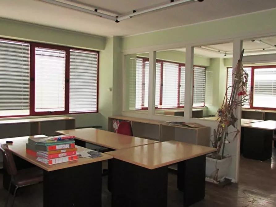 Immagine 10 di Ufficio in vendita  in VIA OTTONI 17 a Matelica