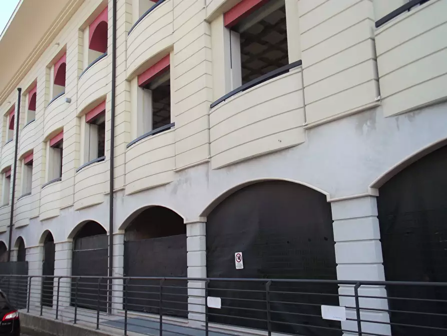 Immagine 3 di Locale commerciale in affitto  a San Benedetto Del Tronto