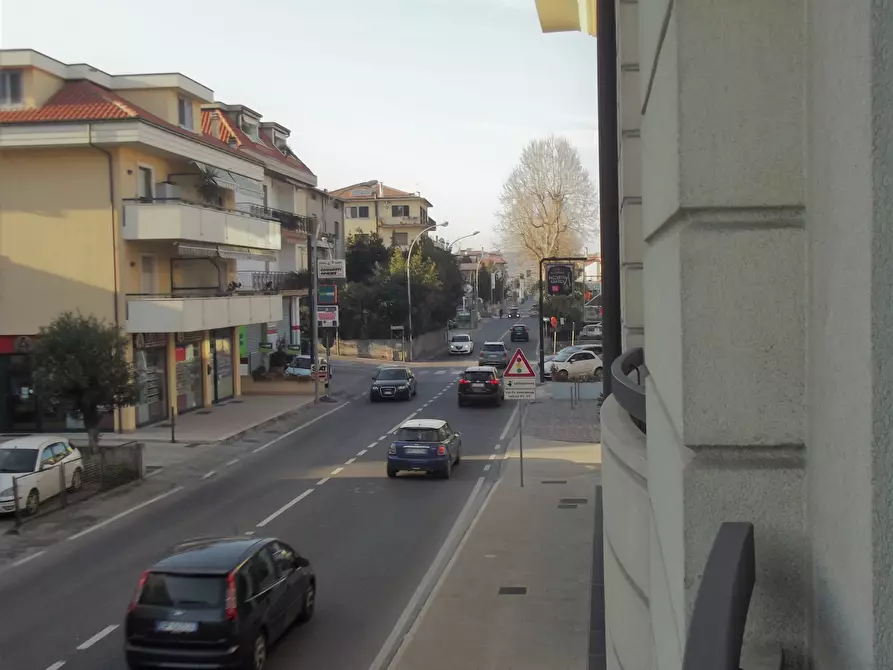 Immagine 5 di Locale commerciale in affitto  a San Benedetto Del Tronto