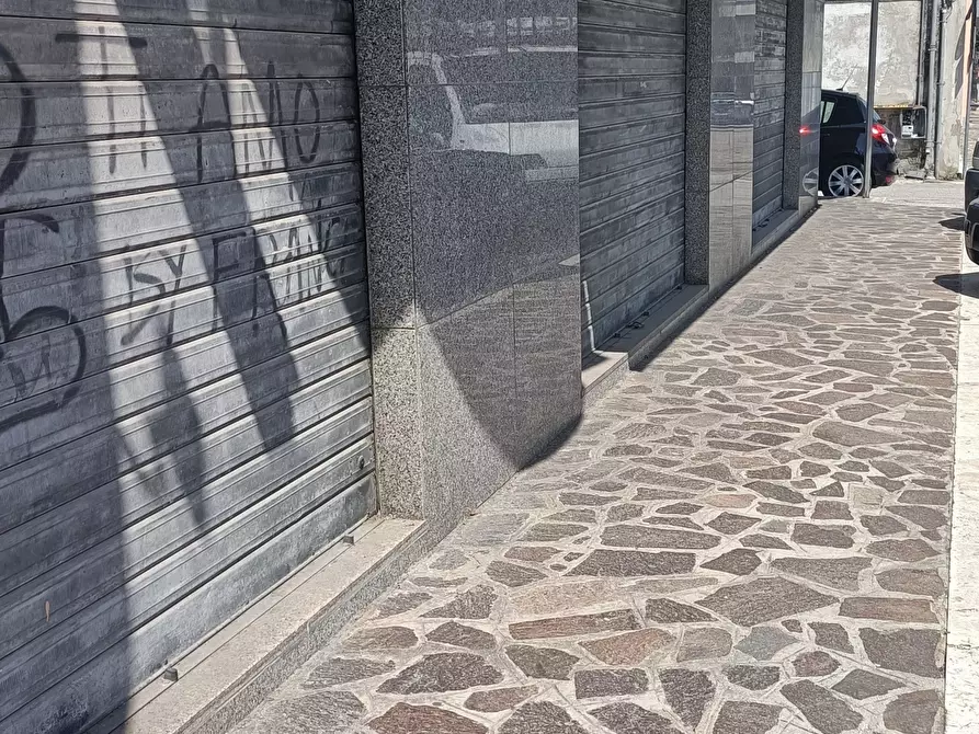 Immagine 22 di Locale commerciale in vendita  a Alba Adriatica