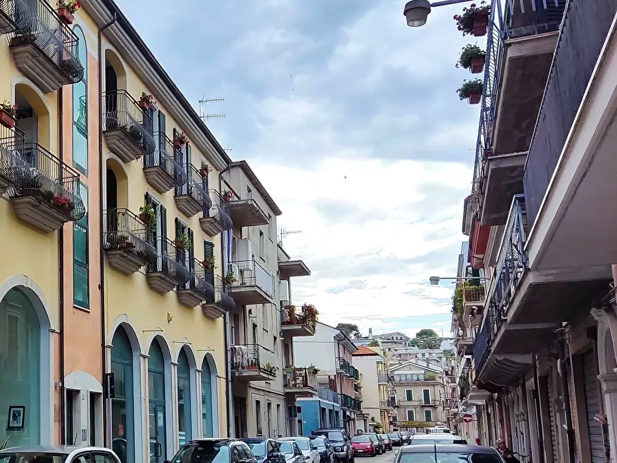 Immagine 2 di Locale commerciale in vendita  in viA CARDUCCI 101 a San Benedetto Del Tronto