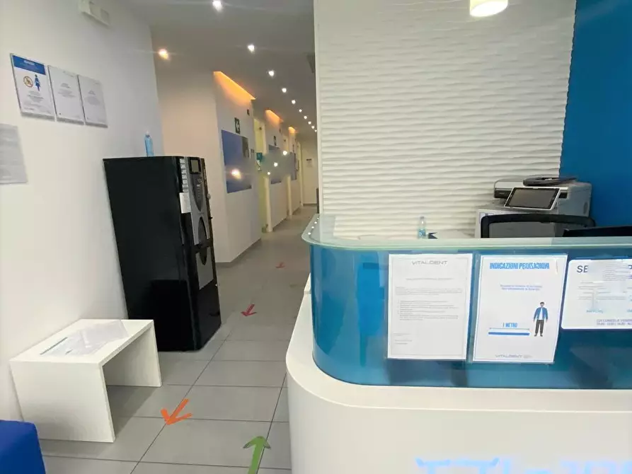 Immagine 9 di Locale commerciale in affitto  a Ascoli Piceno