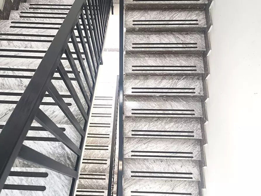 Immagine 39 di Palazzo in vendita  a Napoli