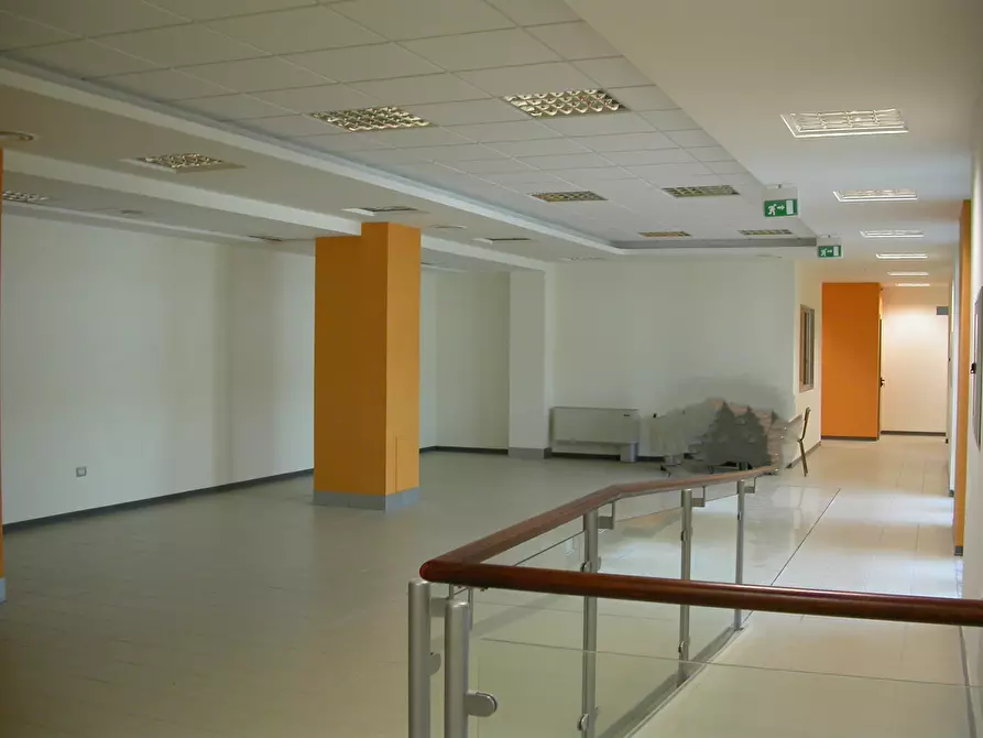 Immagine 8 di Palazzo in vendita  a Napoli