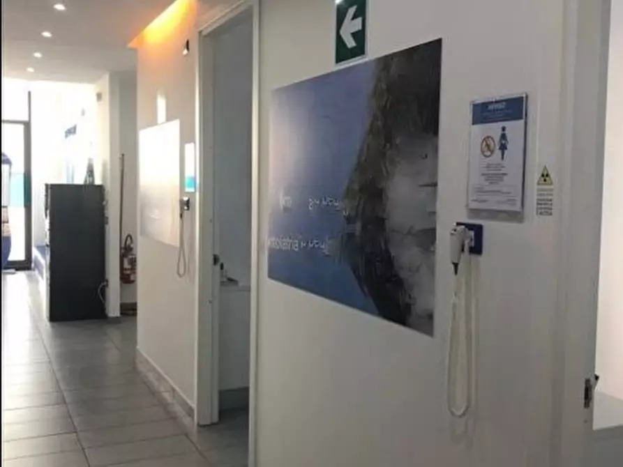 Immagine 2 di Locale commerciale in affitto  a Ascoli Piceno